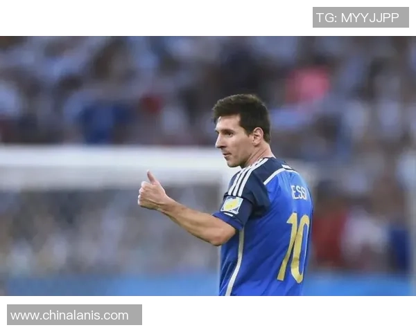 近几十年足球巨星的崛起与辉煌征程：梅西C罗和他们的时代